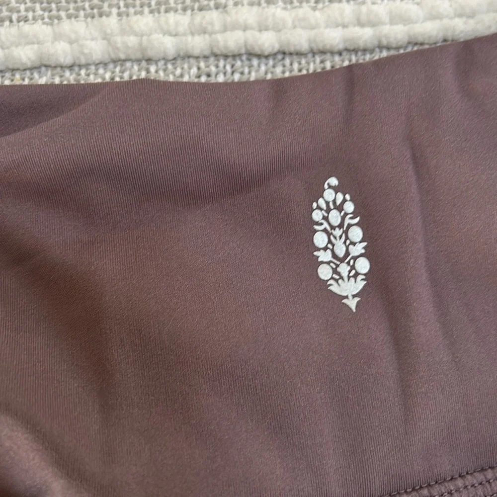 Free People Movement Womens Mauve Lavender Capri Leggings SP Ruched Athleisure - Picture 9 of 14